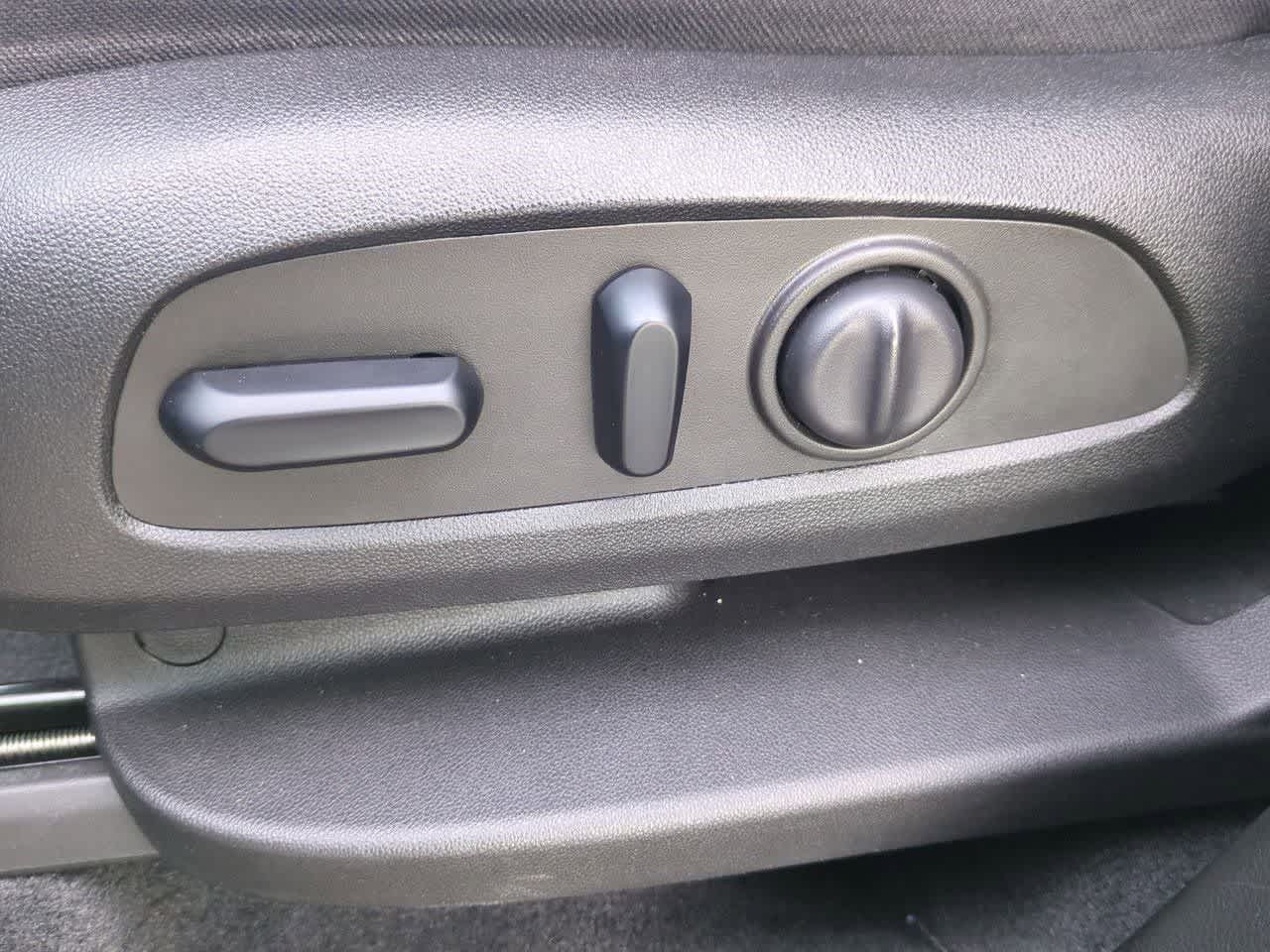 Thumbnail: 2021 Chevrolet Traverse - 16