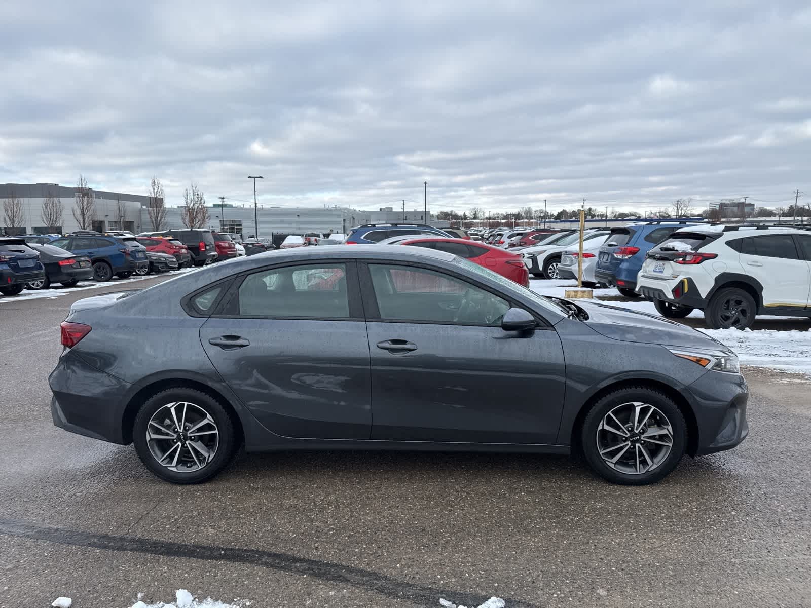 Thumbnail: 2022 Kia Forte - 9