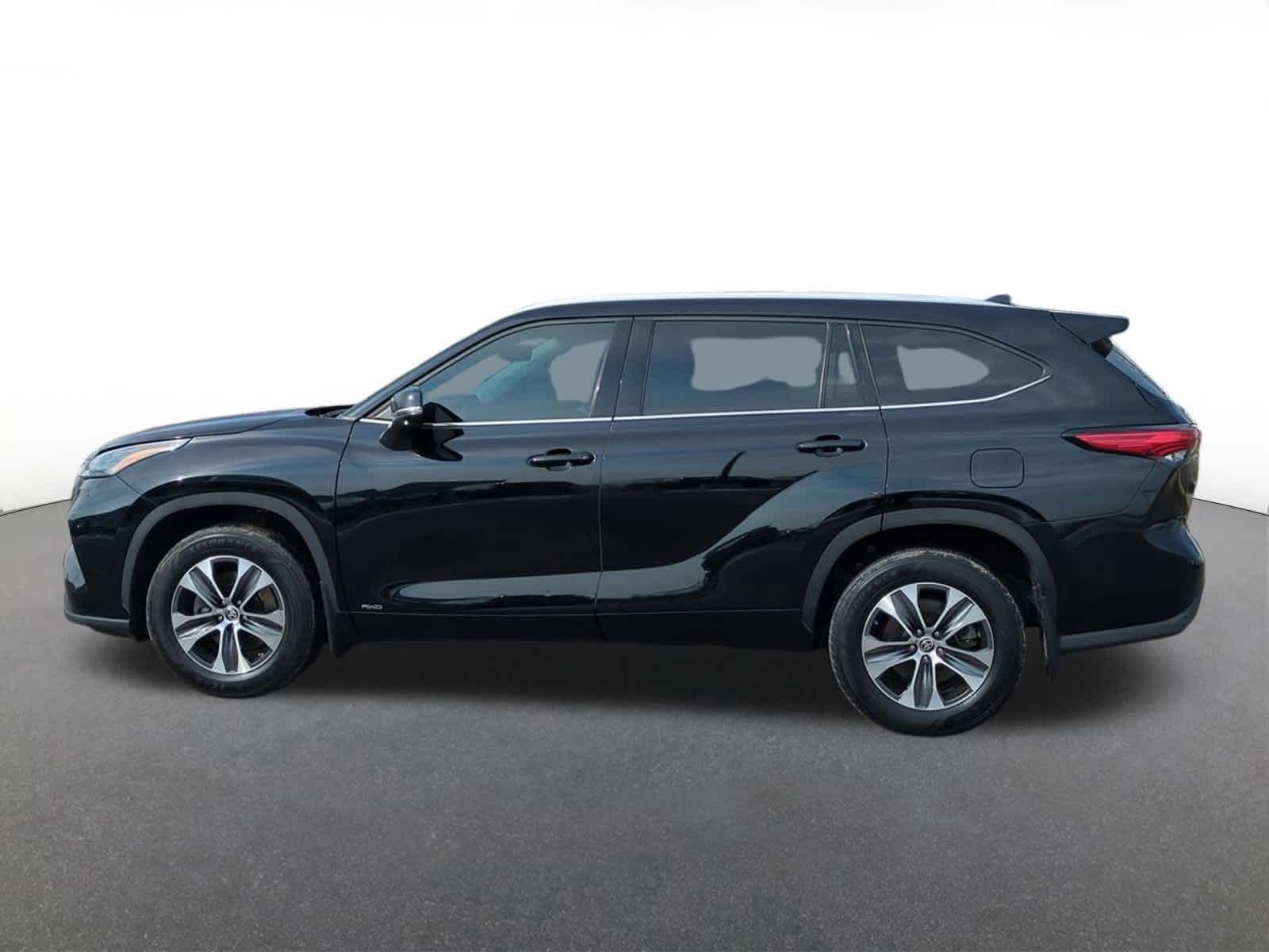 Thumbnail: 2022 Toyota Highlander - 3