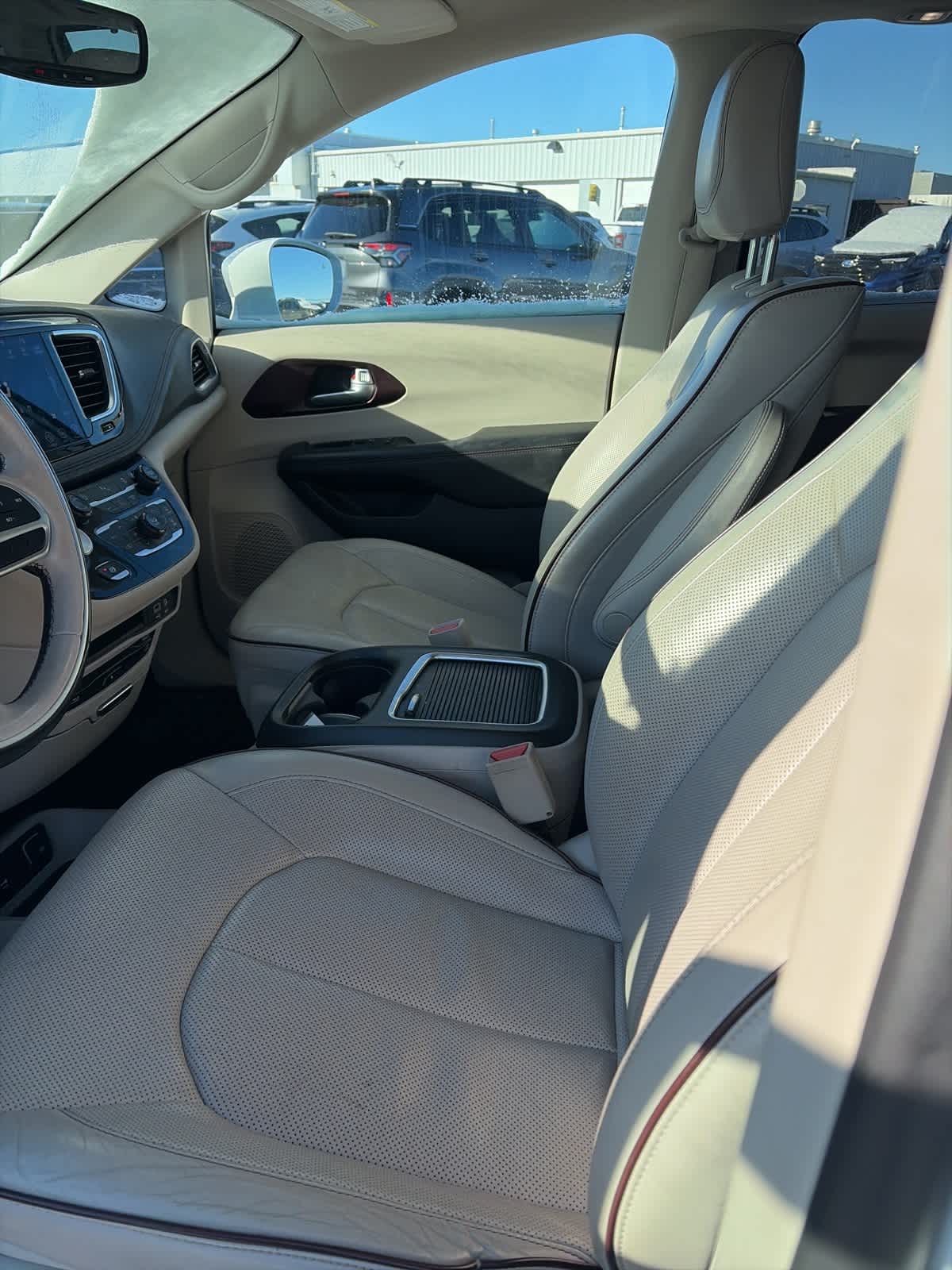 Thumbnail: 2018 Chrysler Pacifica - 20