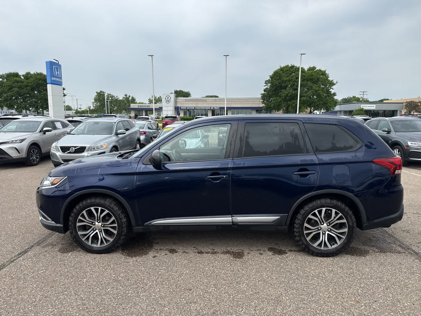 2018 Mitsubishi Outlander ES 12