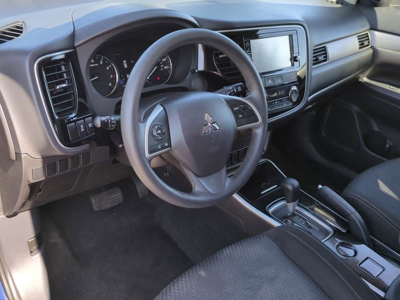 Thumbnail: 2018 Mitsubishi Outlander - 2