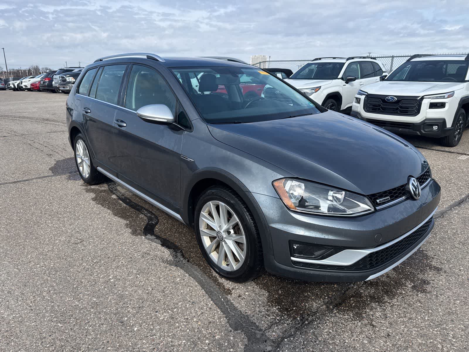 Thumbnail: 2017 Volkswagen Golf - 4