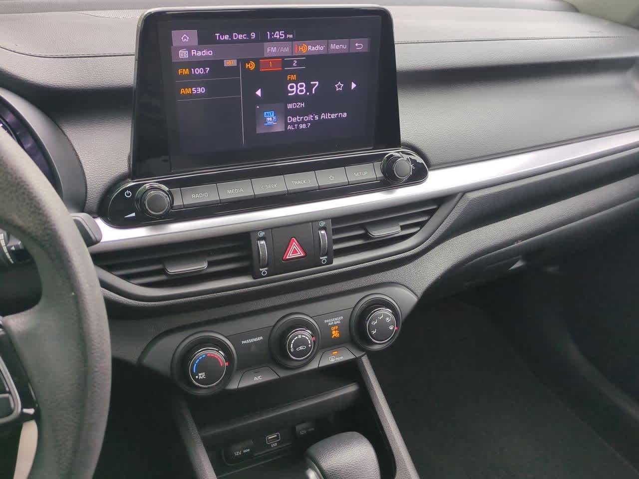 Thumbnail: 2022 Kia Forte - 25