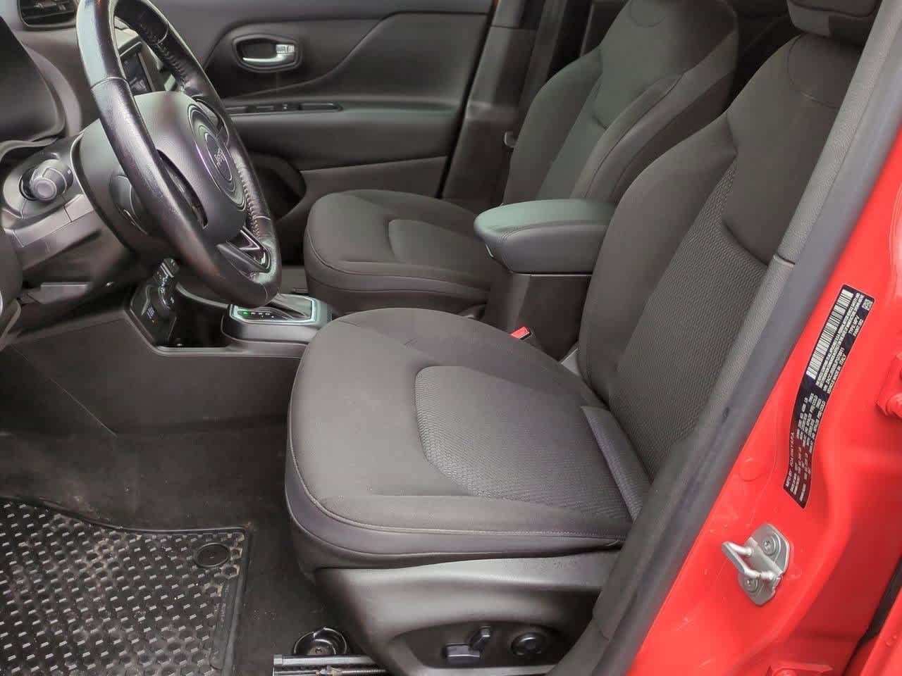 Thumbnail: 2018 Jeep Renegade - 15