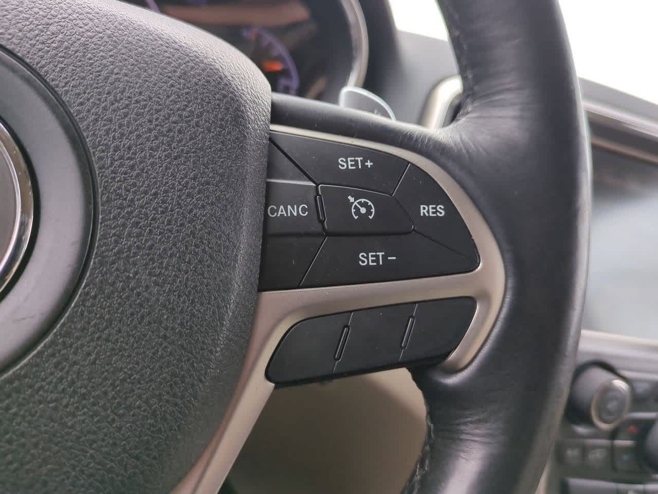 Thumbnail: 2015 Jeep Grand Cherokee - 25