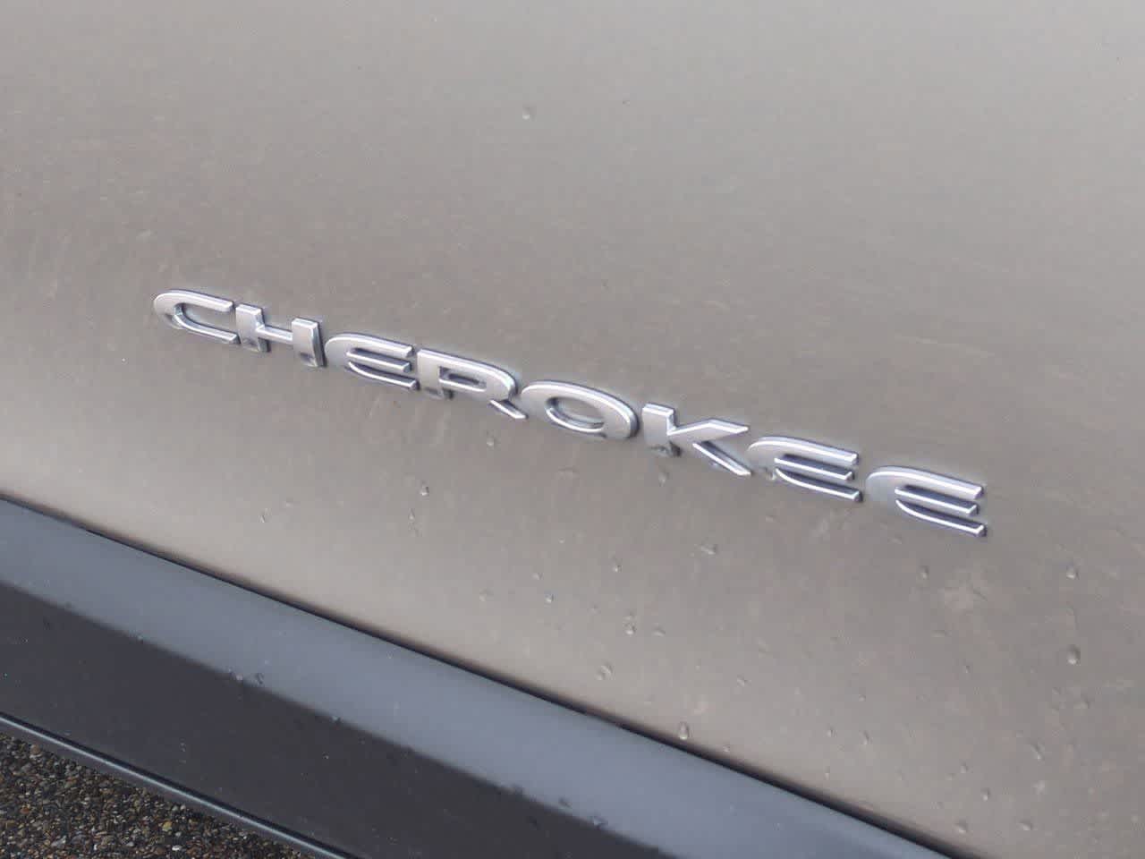 Thumbnail: 2021 Jeep Cherokee - 12