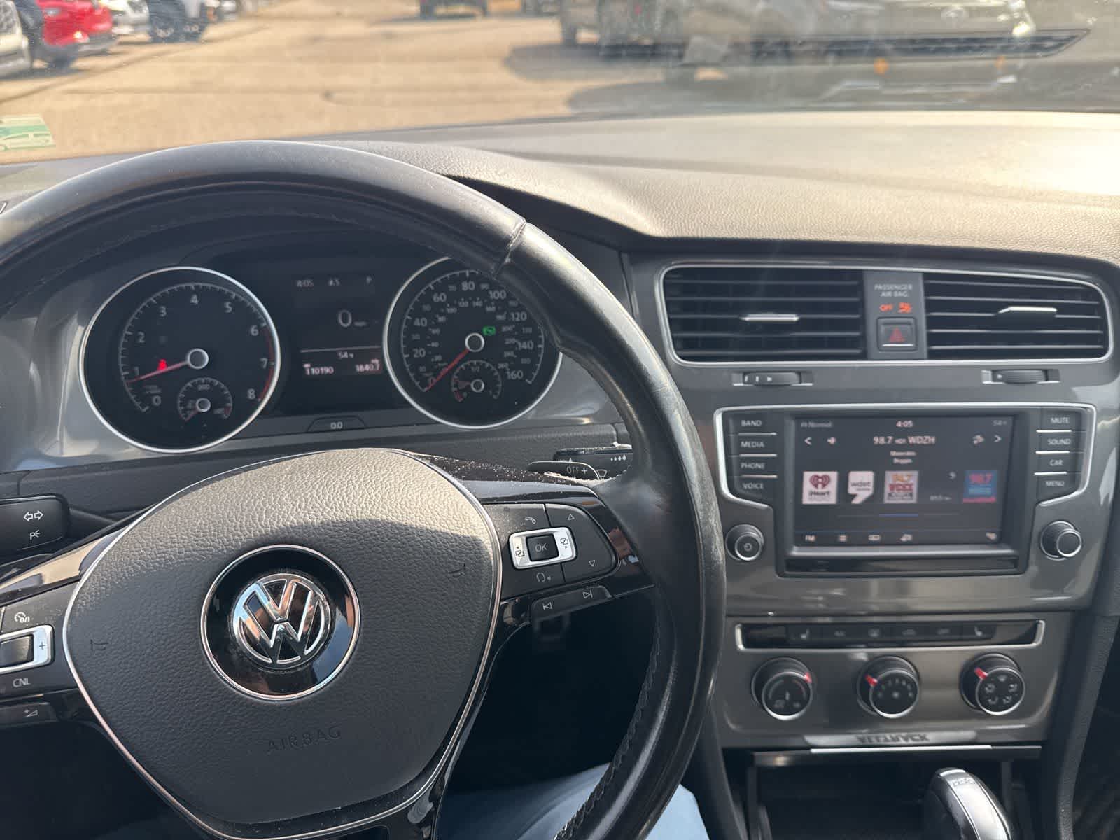 Thumbnail: 2017 Volkswagen Golf - 18