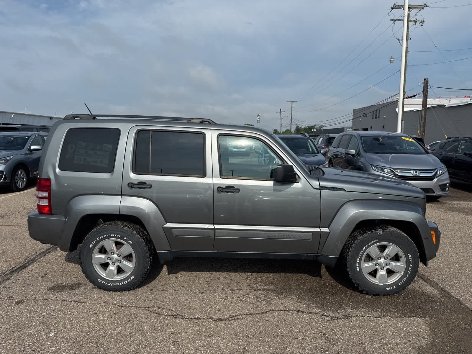 Thumbnail: 2012 Jeep Liberty - 9