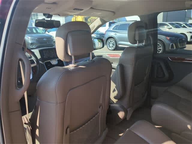 2014 Chrysler Town & Country  14