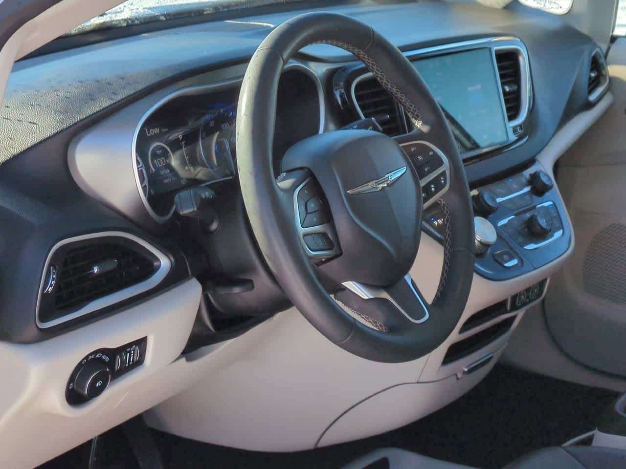 Thumbnail: 2024 Chrysler Pacifica - 2