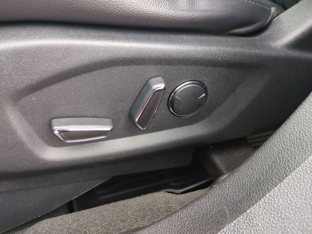 Thumbnail: 2017 Ford Explorer - 16