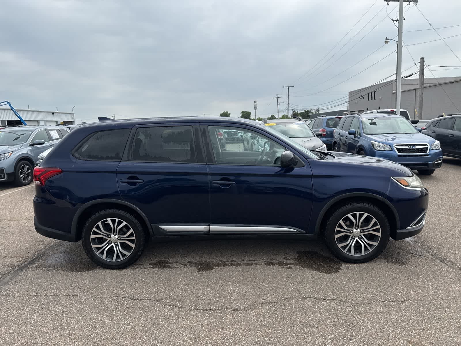 2018 Mitsubishi Outlander ES 9