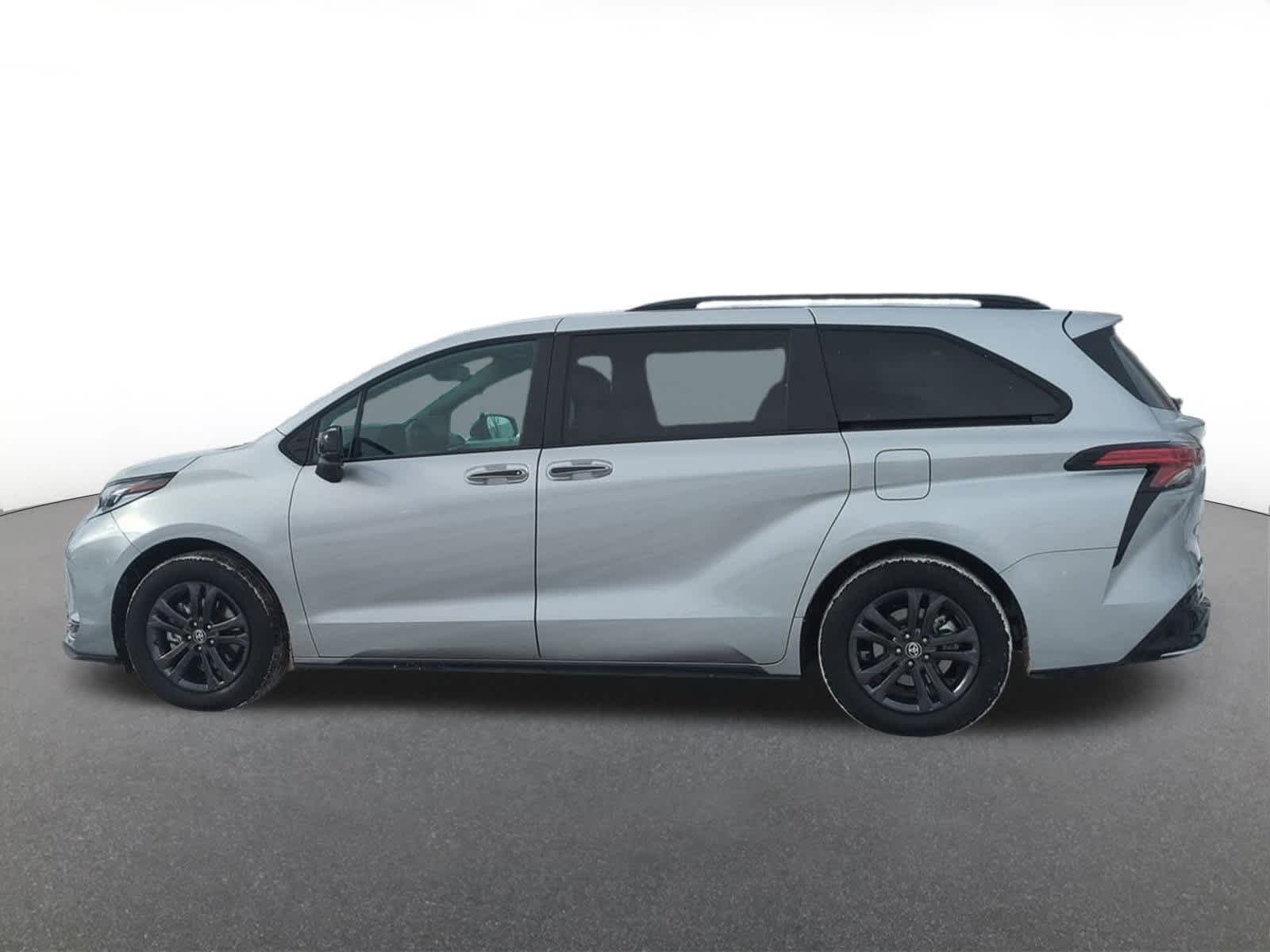 Thumbnail: 2025 Toyota Sienna - 3