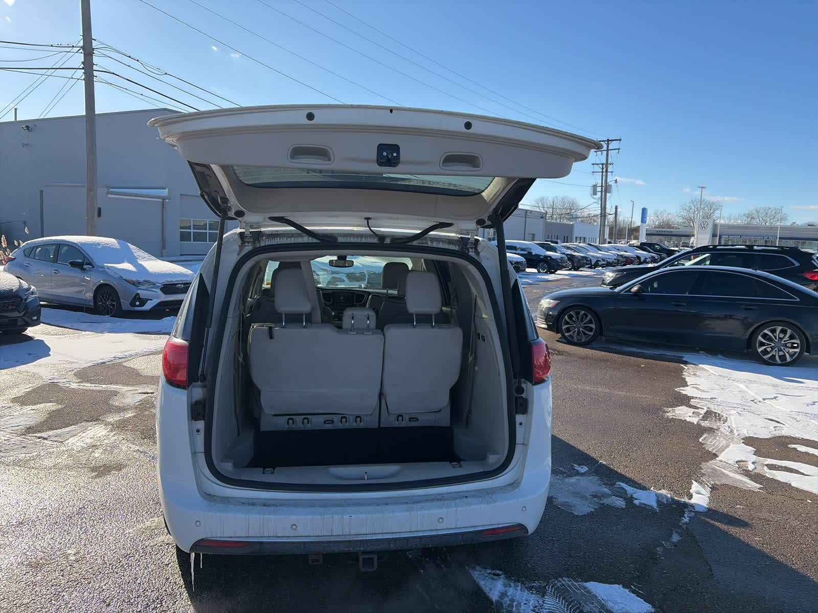 Thumbnail: 2018 Chrysler Pacifica - 17