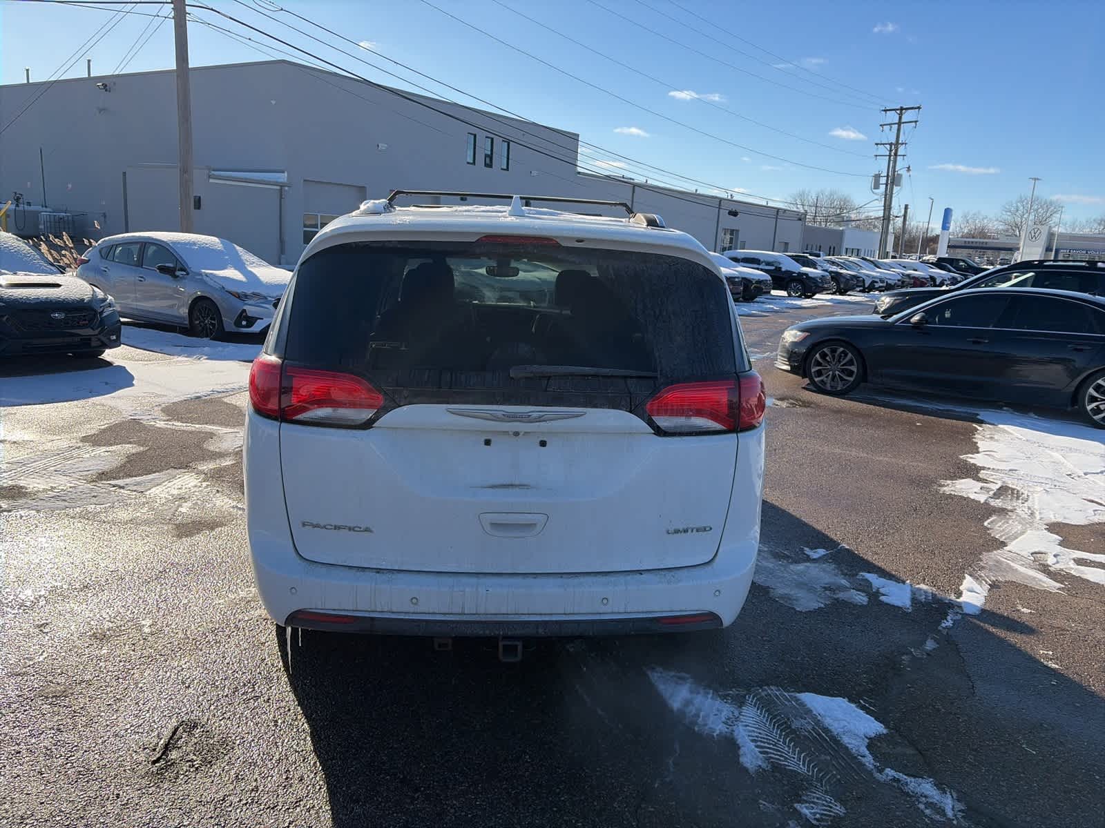 Thumbnail: 2018 Chrysler Pacifica - 6