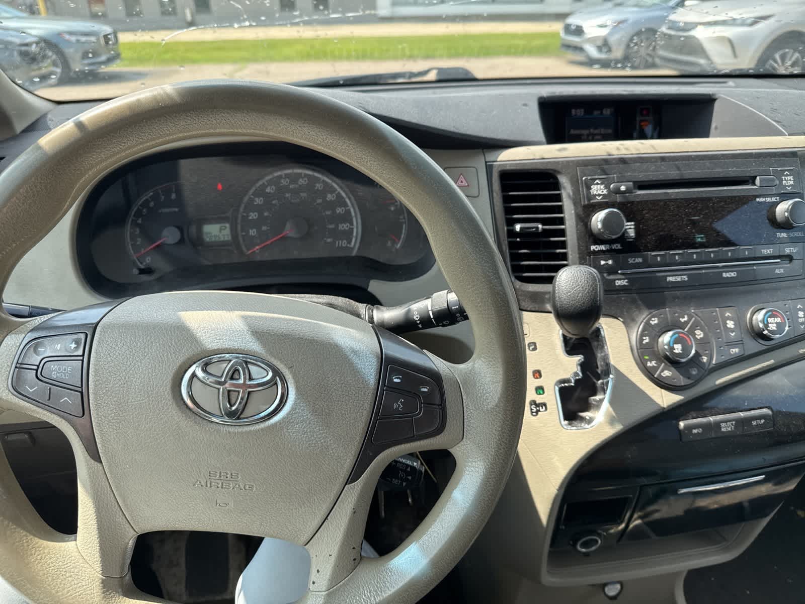 2011 Toyota Sienna LE 19