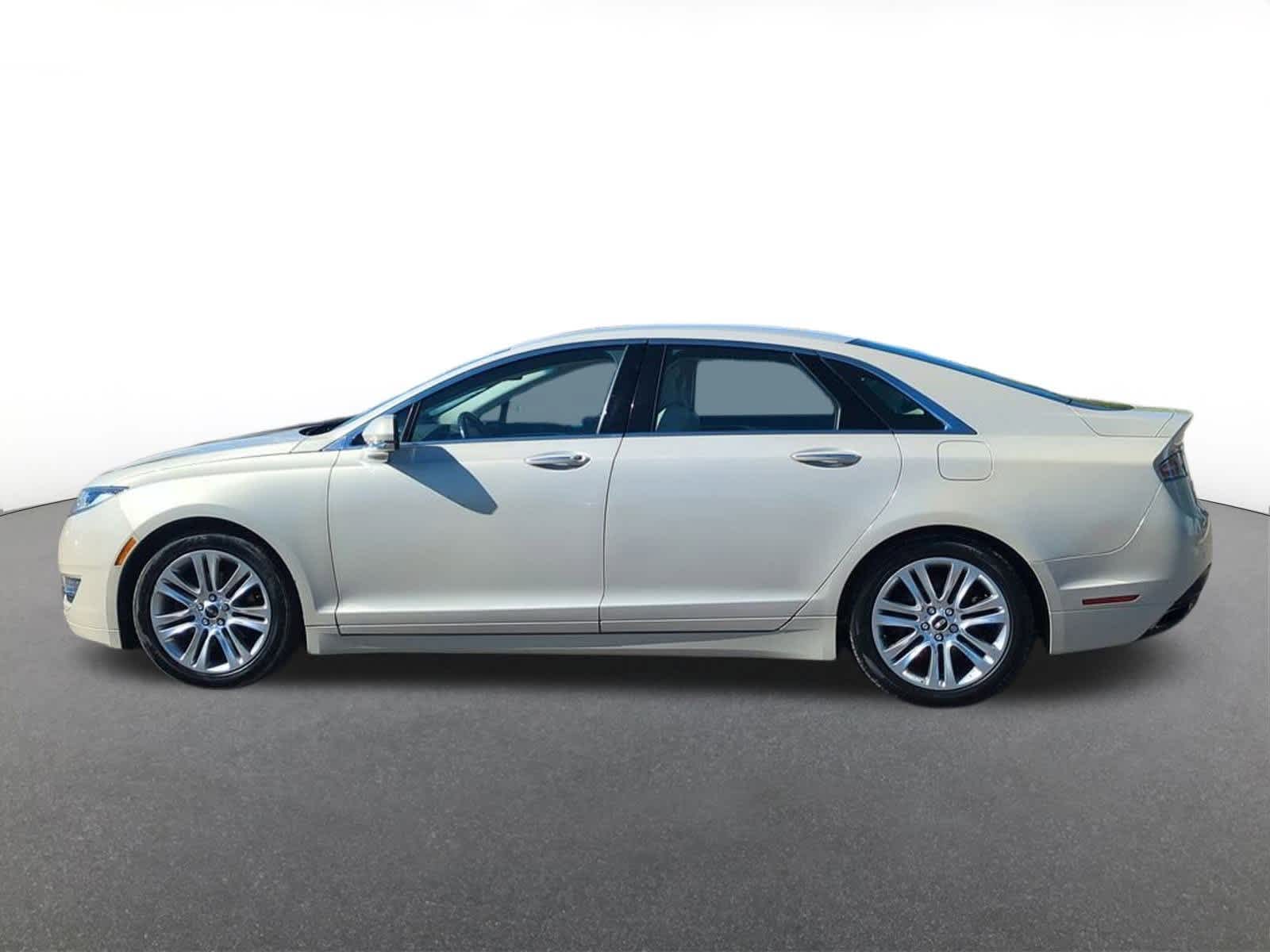 Thumbnail: 2016 Lincoln MKZ - 3