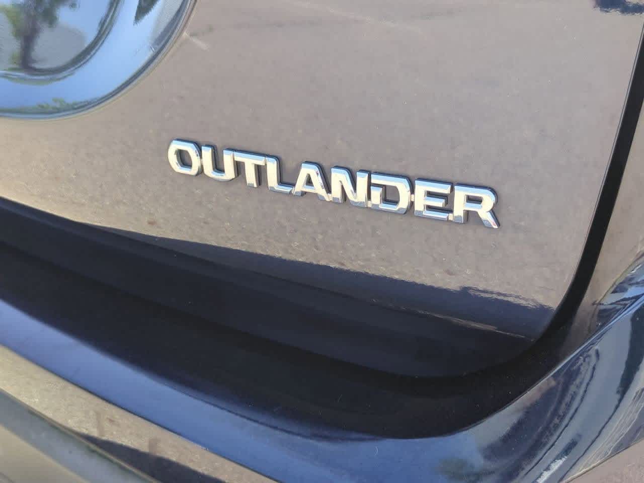 Thumbnail: 2018 Mitsubishi Outlander - 11