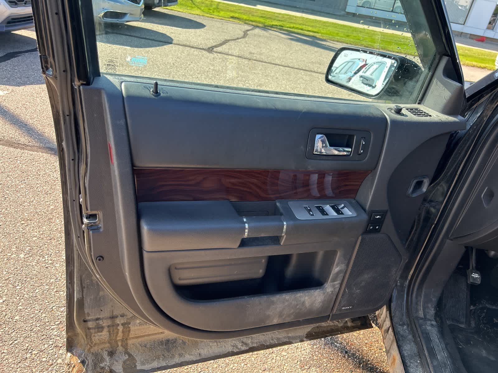 Thumbnail: 2010 Ford Flex - 17