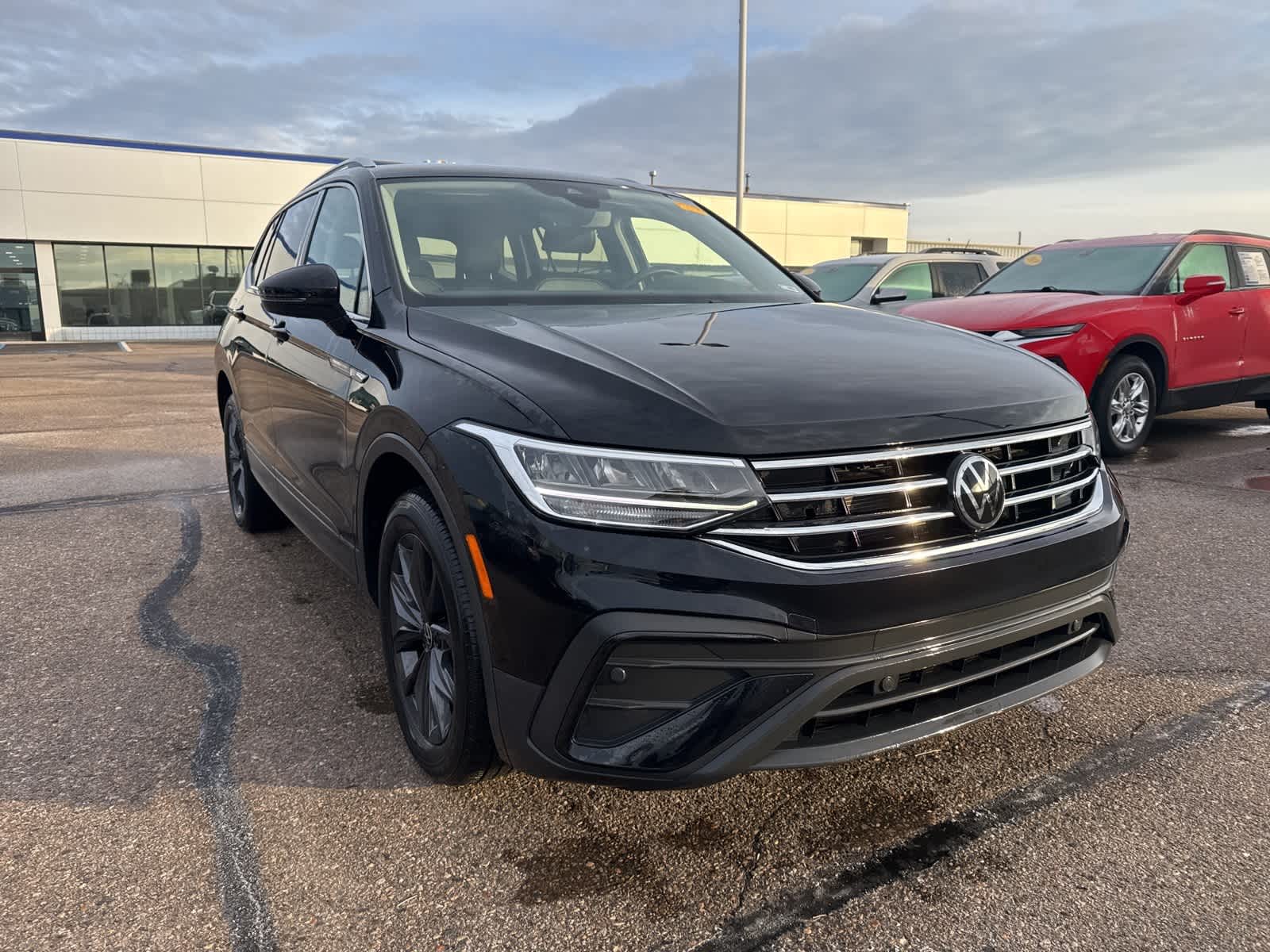 2022 Volkswagen Tiguan SE's photo