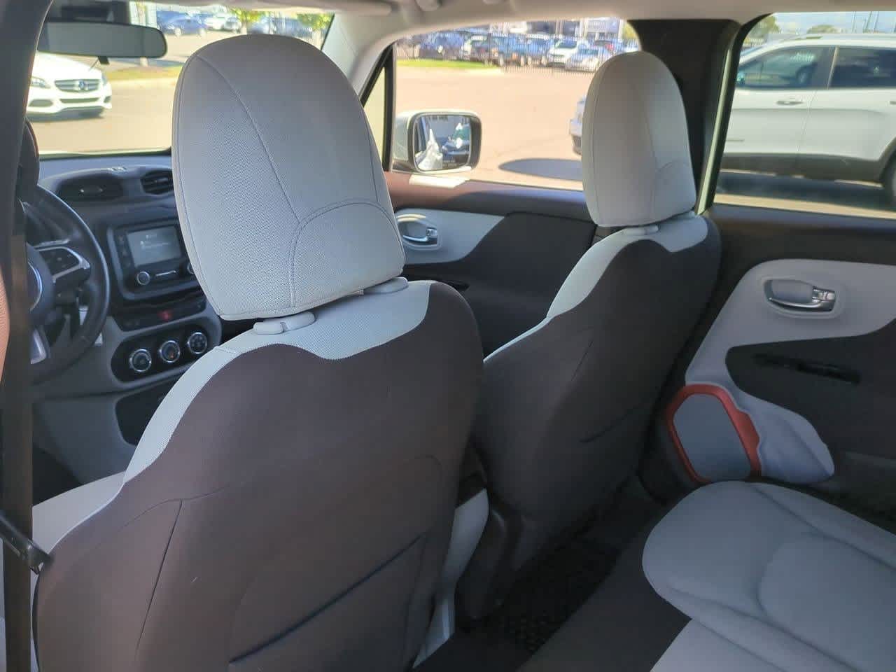 Thumbnail: 2016 Jeep Renegade - 17