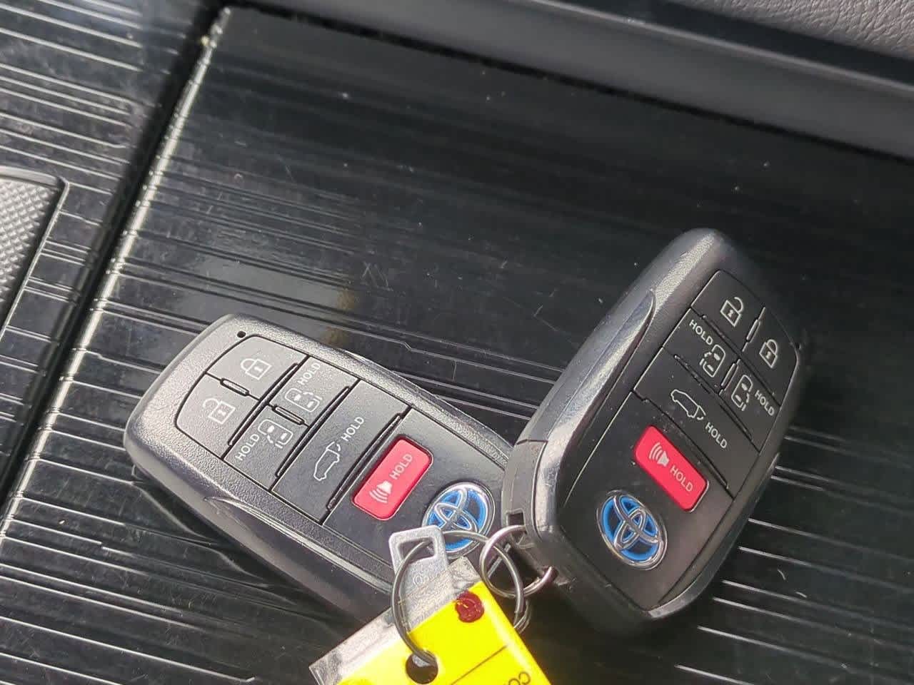 Thumbnail: 2025 Toyota Sienna - 37