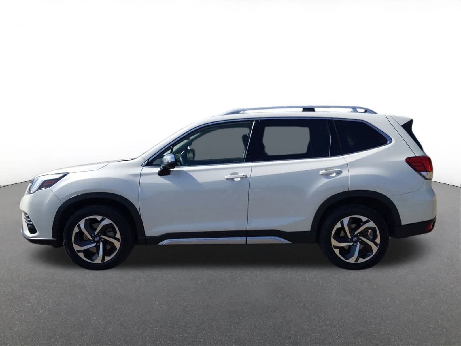 2022 Subaru Forester Touring photo 3