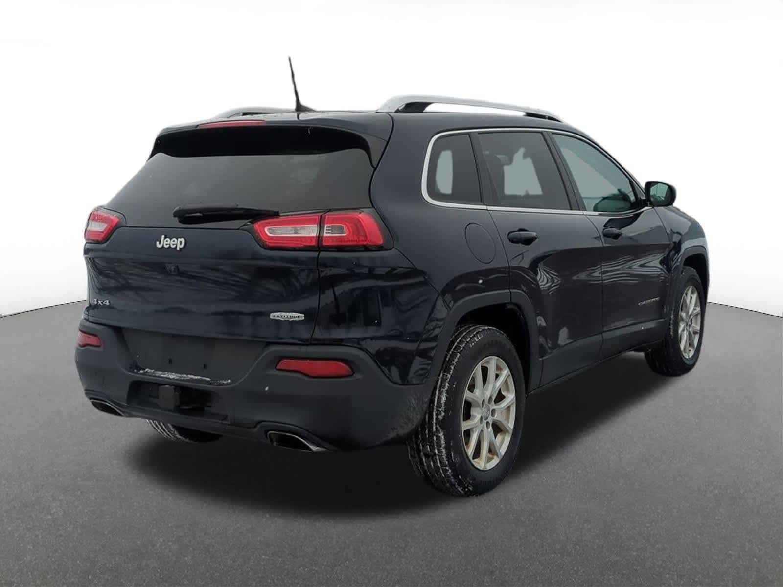Thumbnail: 2016 Jeep Cherokee - 6