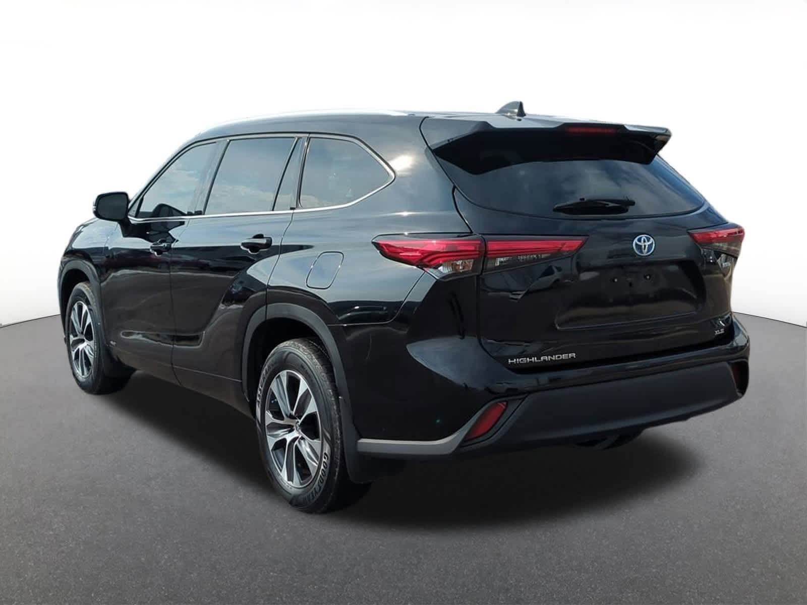 Thumbnail: 2022 Toyota Highlander - 4