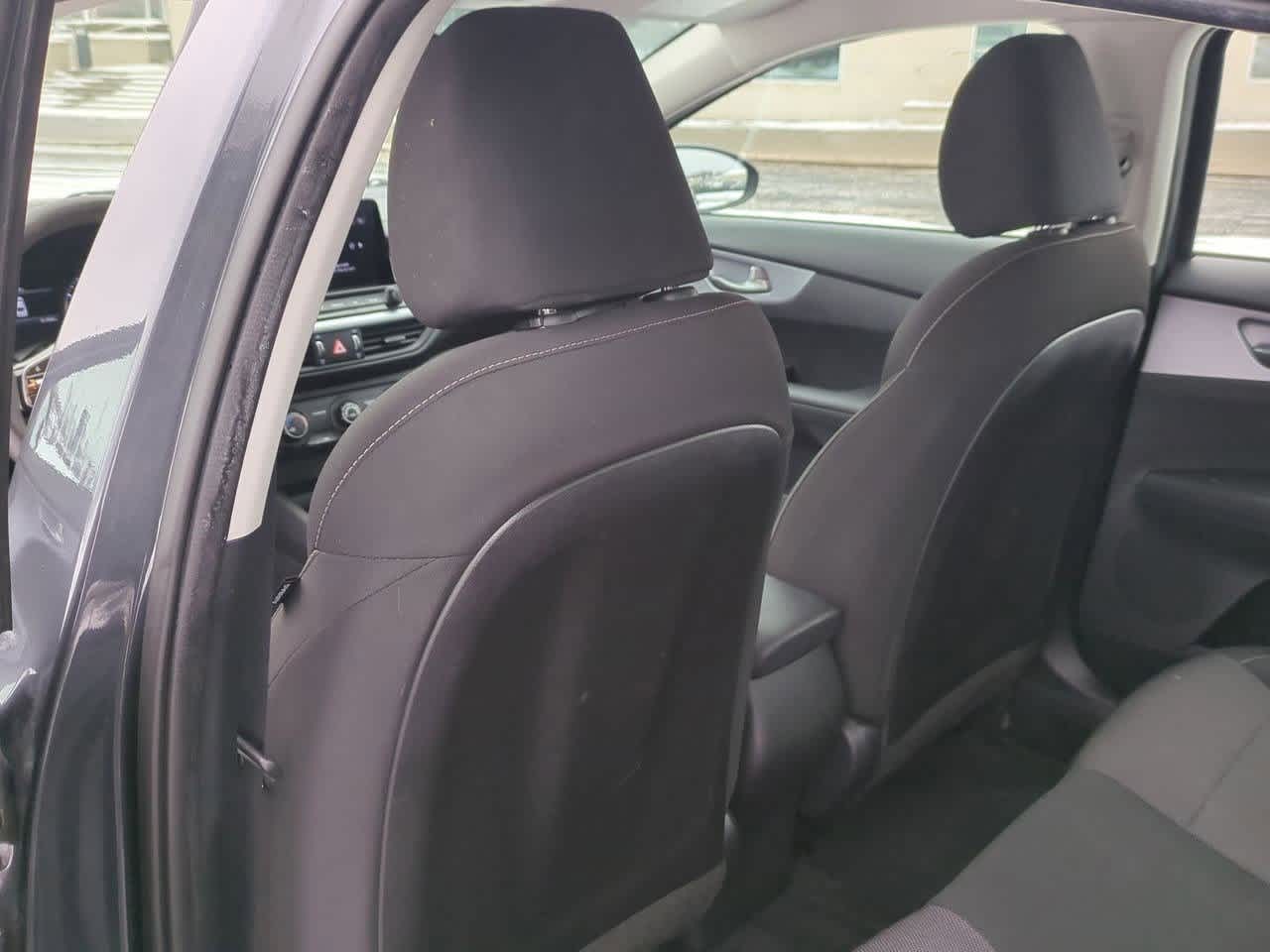 Thumbnail: 2022 Kia Forte - 16