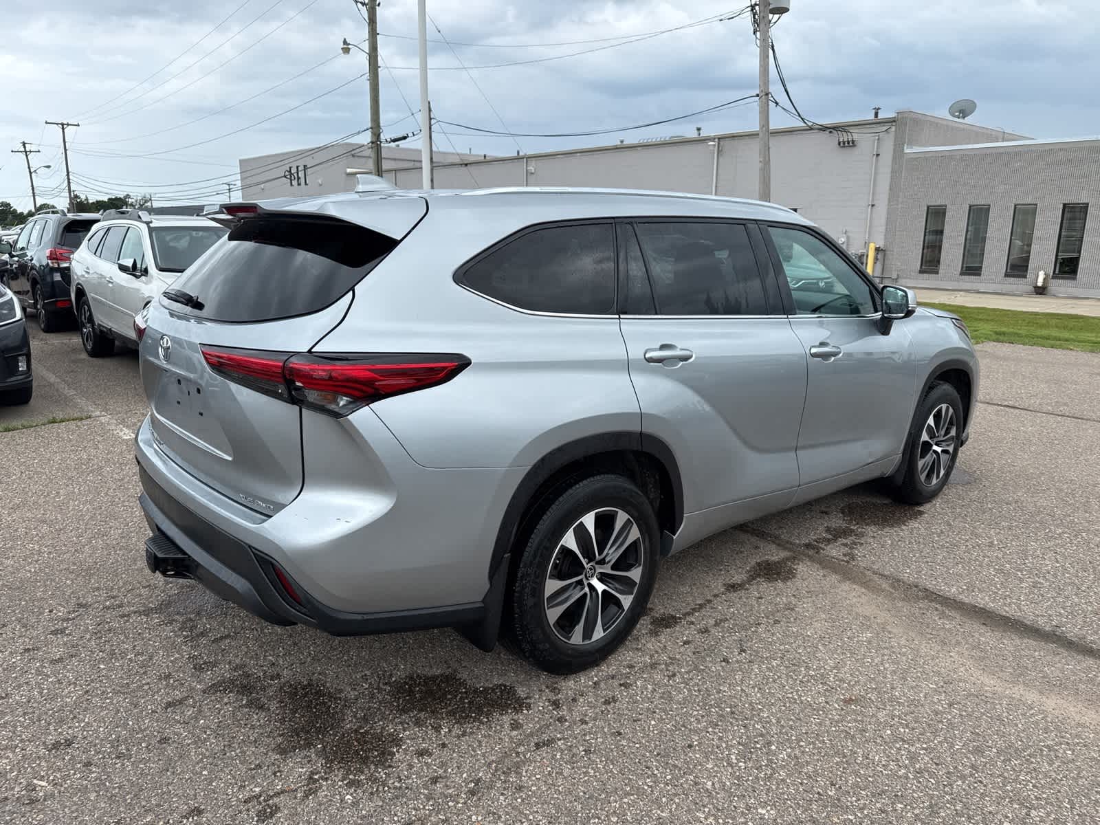 Thumbnail: 2021 Toyota Highlander - 3