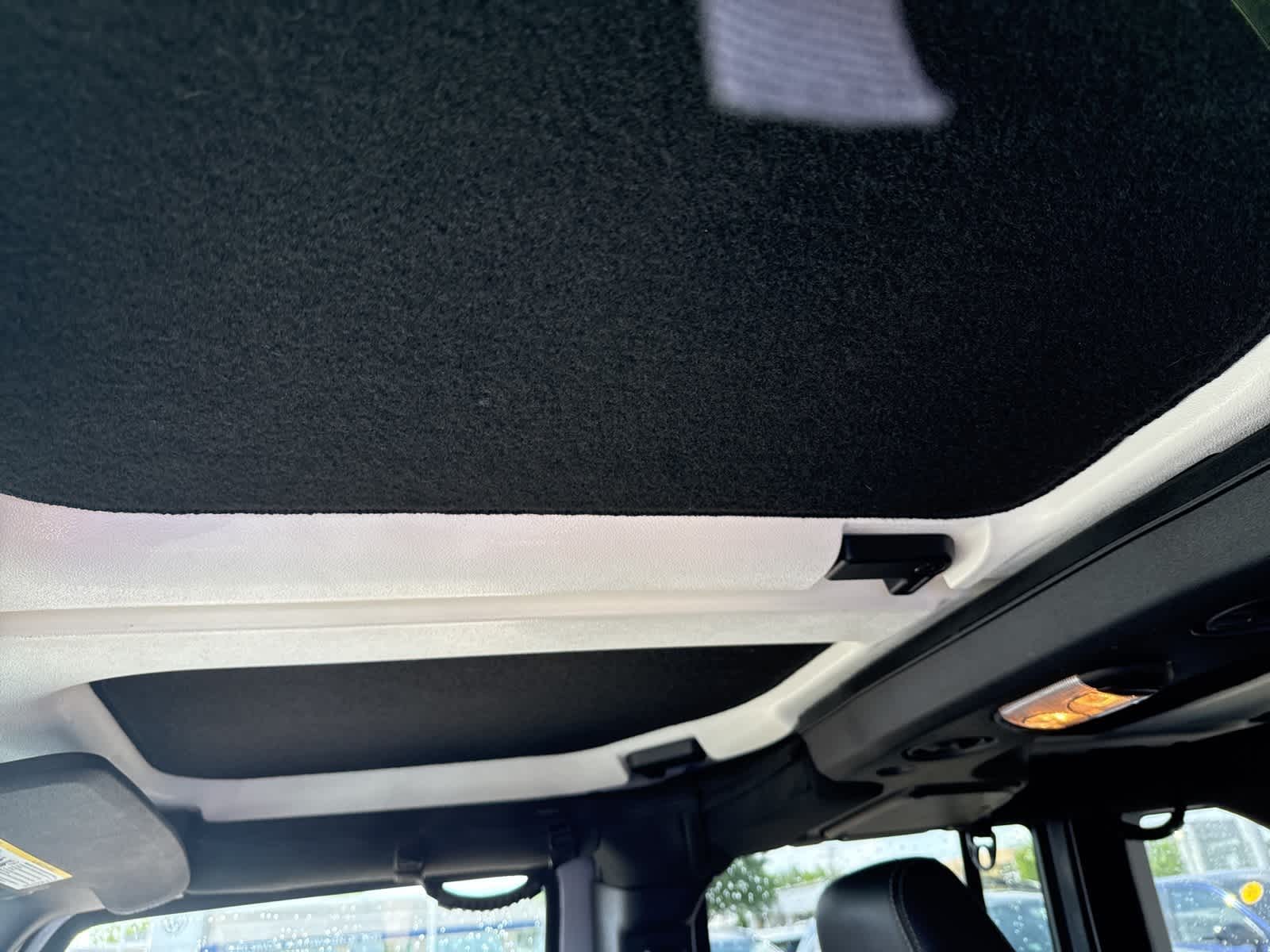 Thumbnail: 2015 Jeep Wrangler - 16