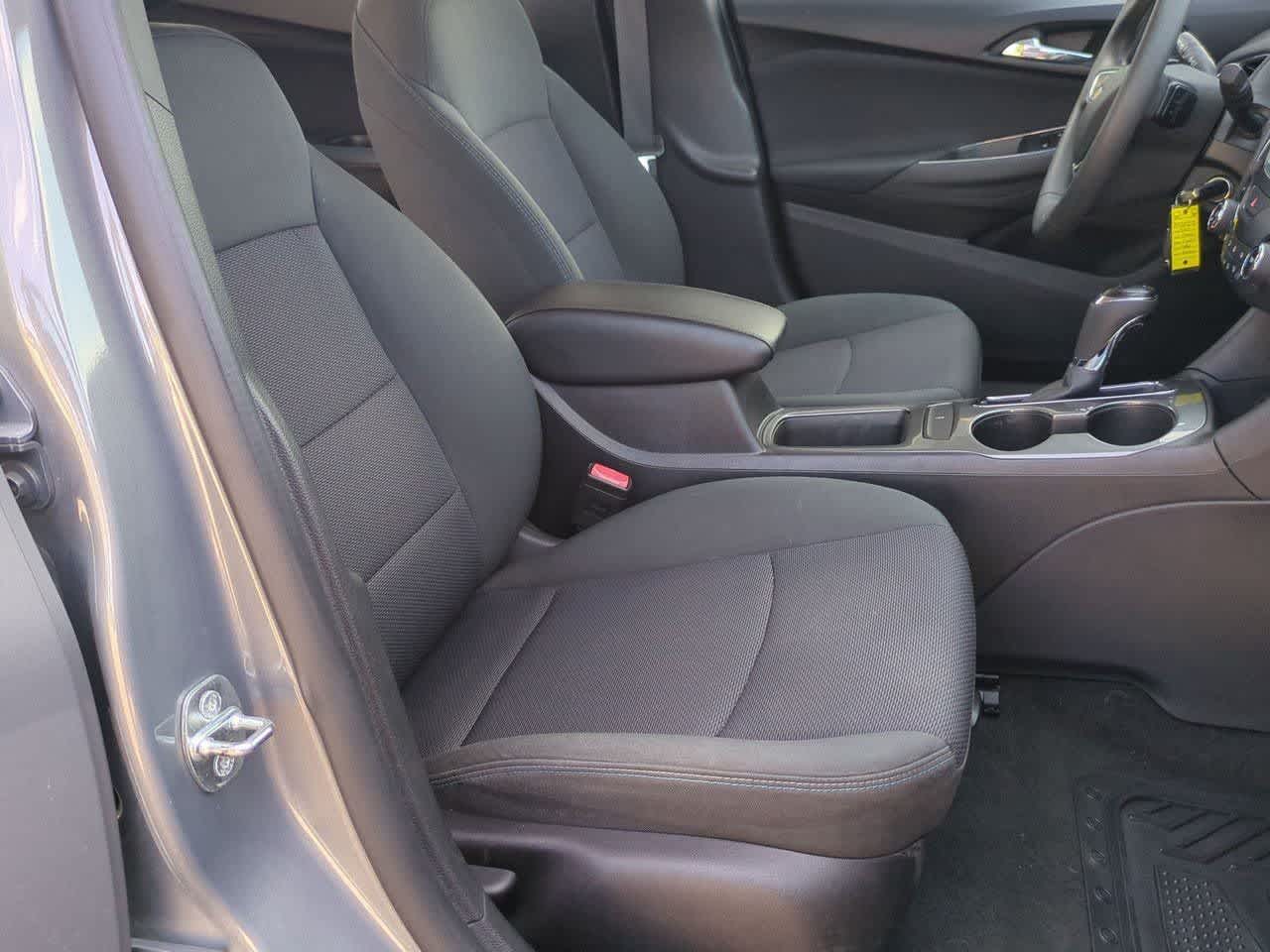 Thumbnail: 2017 Chevrolet Cruze - 20