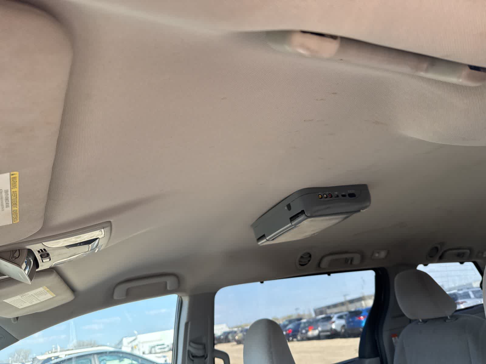 Thumbnail: 2017 Toyota Sienna - 17