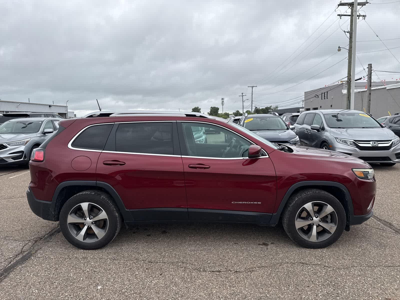 Thumbnail: 2020 Jeep Cherokee - 9