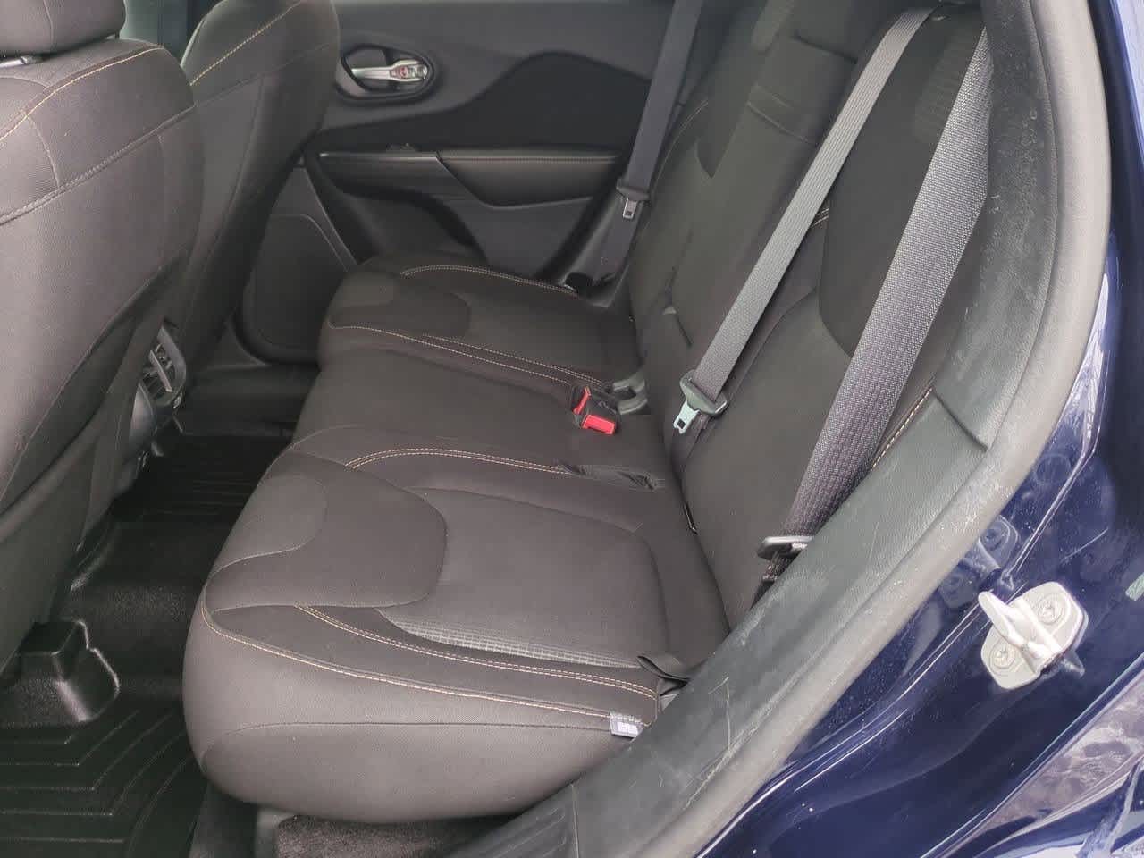 Thumbnail: 2016 Jeep Cherokee - 18