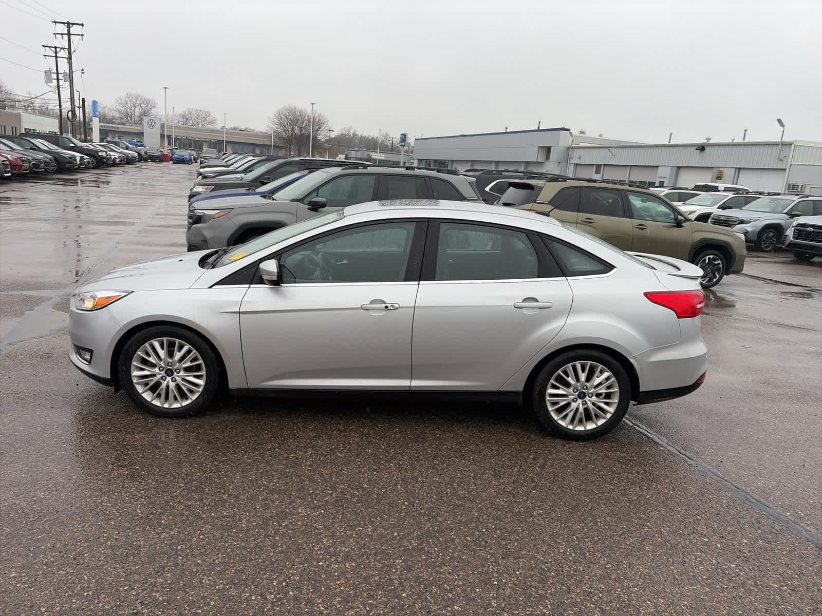 2018 Ford Focus Titanium photo 2