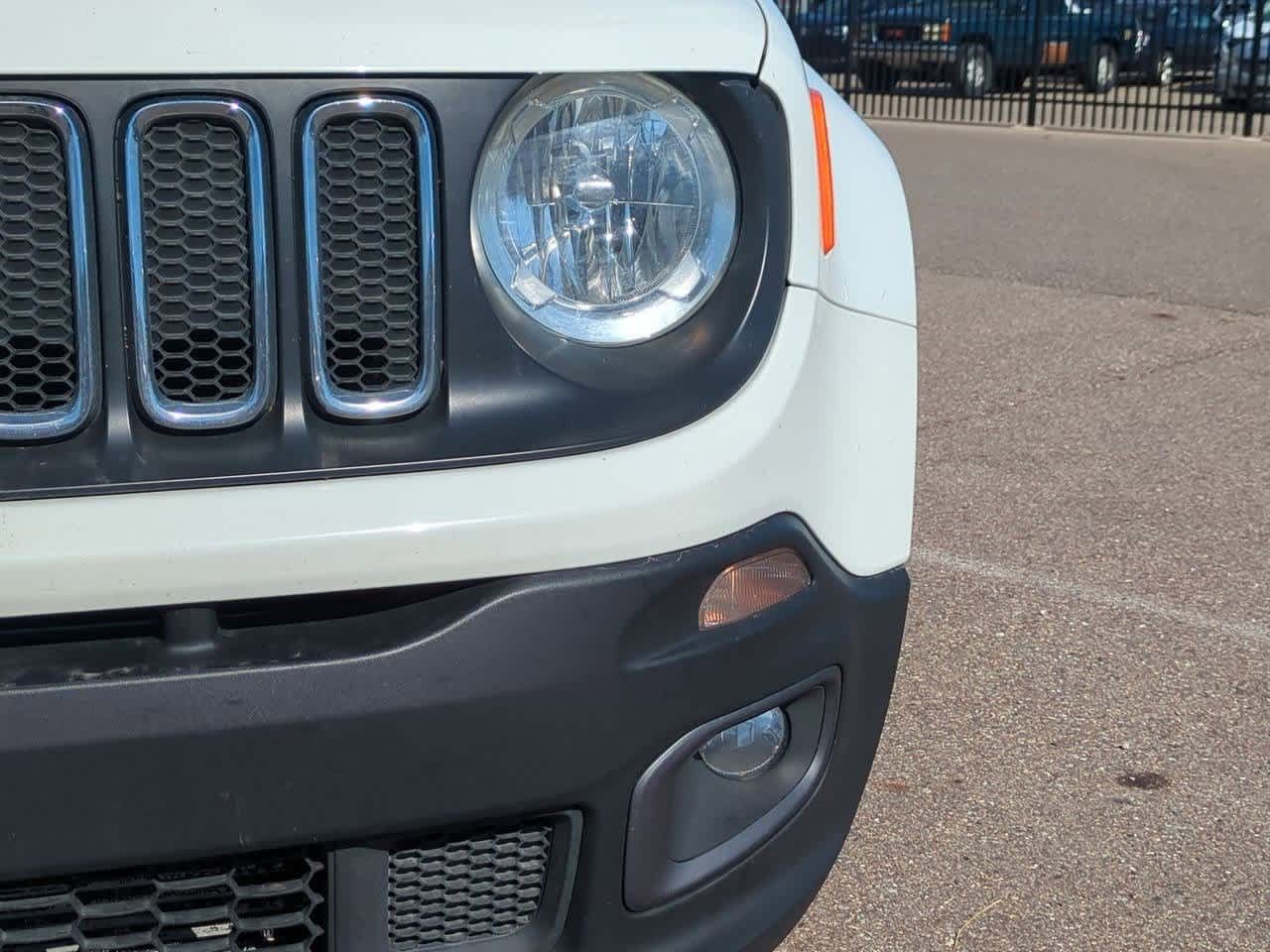 Thumbnail: 2016 Jeep Renegade - 10