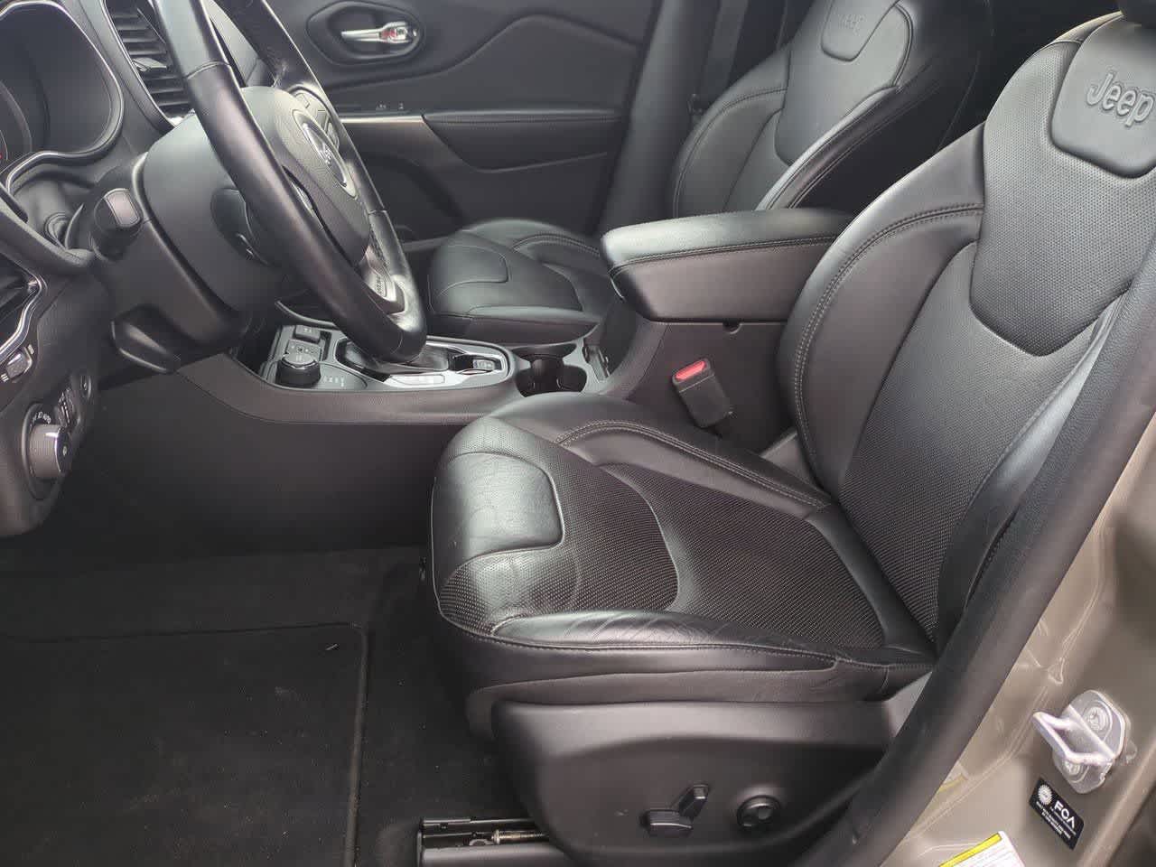 Thumbnail: 2021 Jeep Cherokee - 15