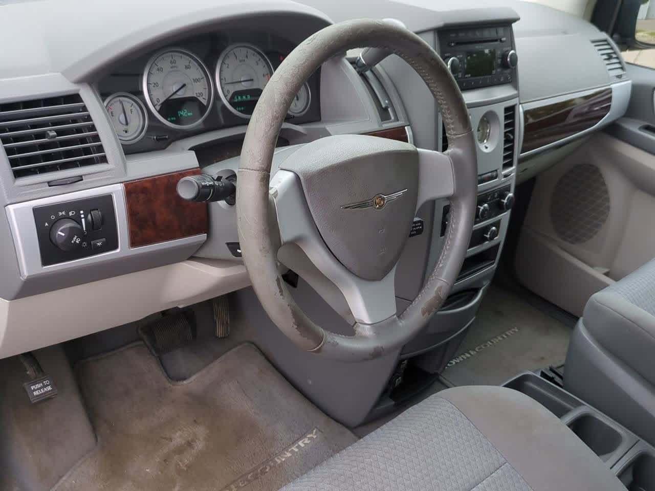 Thumbnail: 2009 Chrysler Town & Country - 2