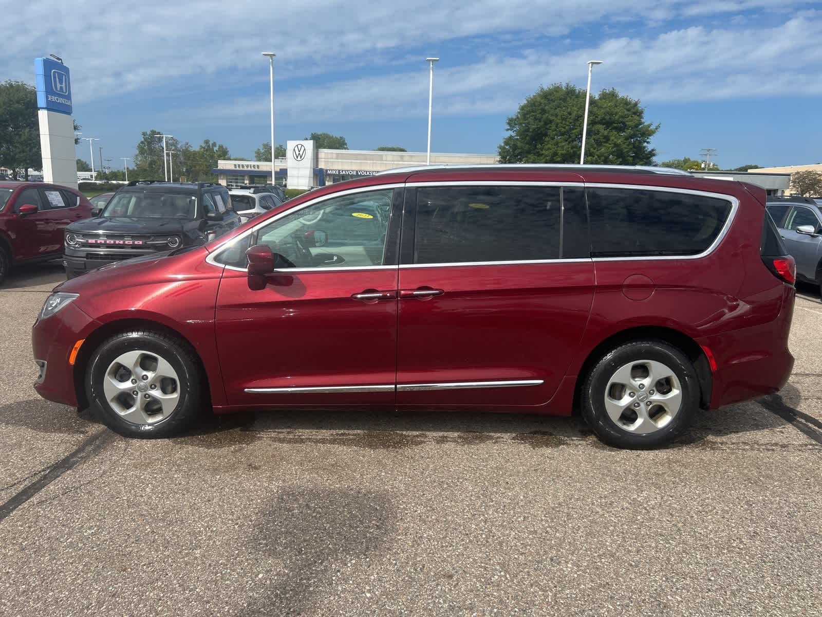 Thumbnail: 2017 Chrysler Pacifica - 2