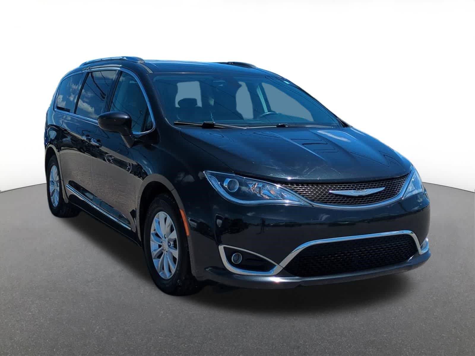 Thumbnail: 2018 Chrysler Pacifica - 8