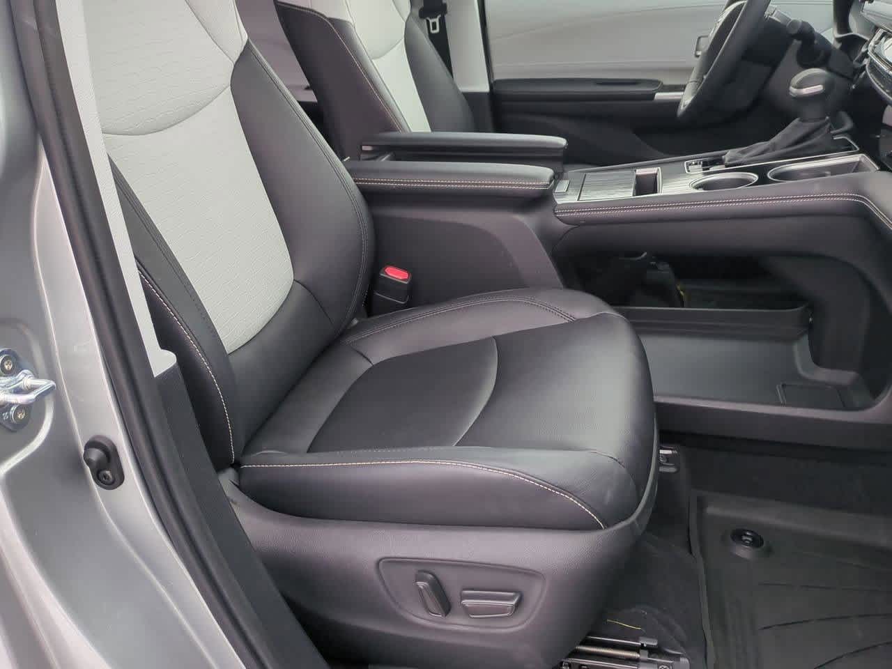 Thumbnail: 2025 Toyota Sienna - 23