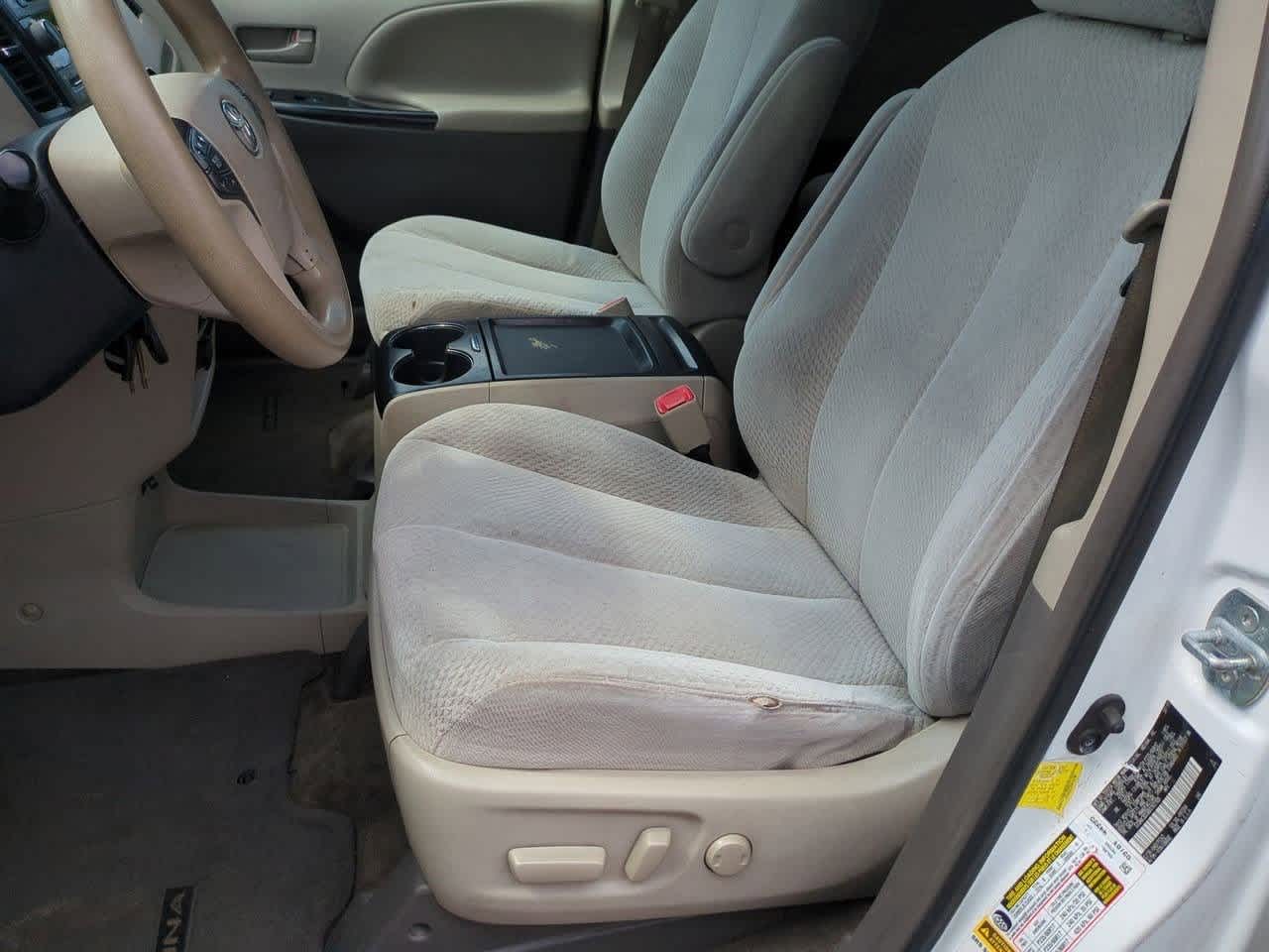 Thumbnail: 2011 Toyota Sienna - 14