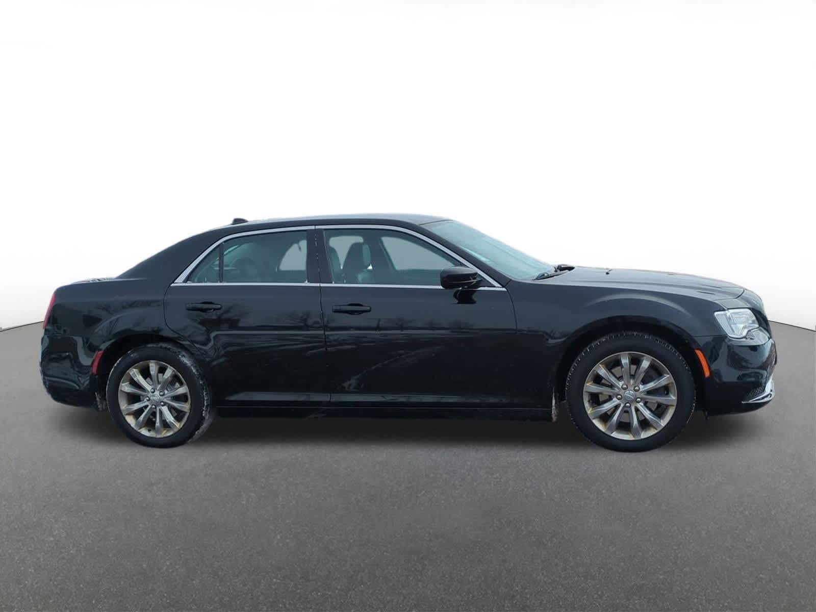 Thumbnail: 2018 Chrysler 300 - 7