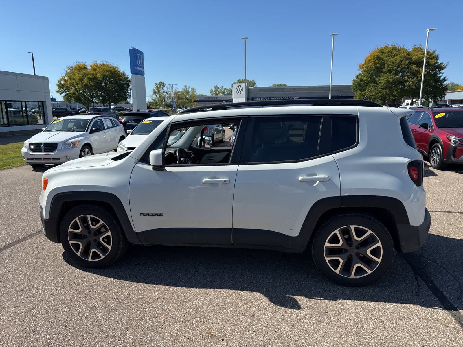 Thumbnail: 2016 Jeep Renegade - 12