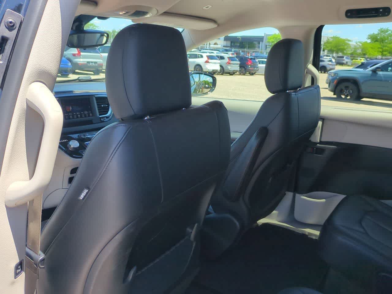 Thumbnail: 2018 Chrysler Pacifica - 17