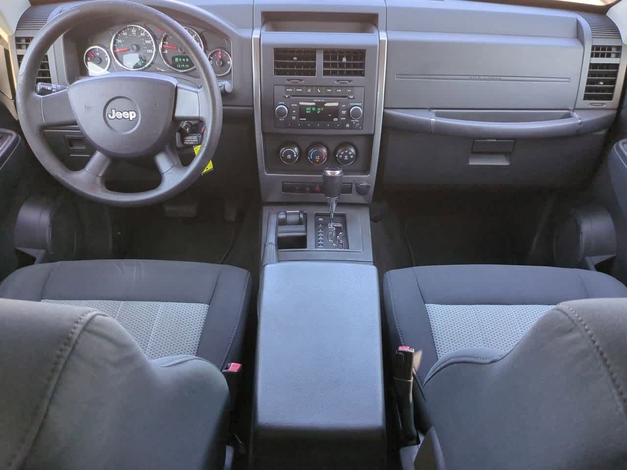 Thumbnail: 2010 Jeep Liberty - 14