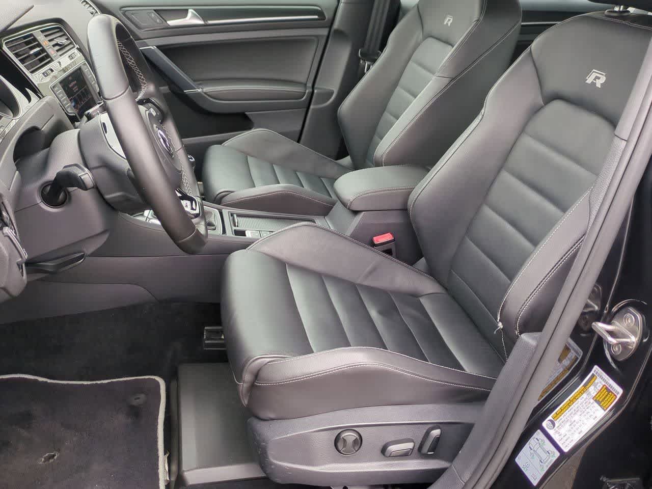 Thumbnail: 2017 Volkswagen Golf - 15